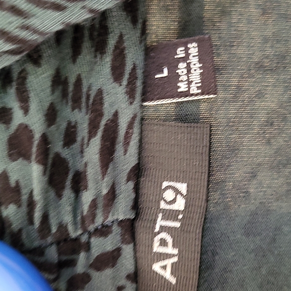 Apt 9 print top - Picture 3 of 4